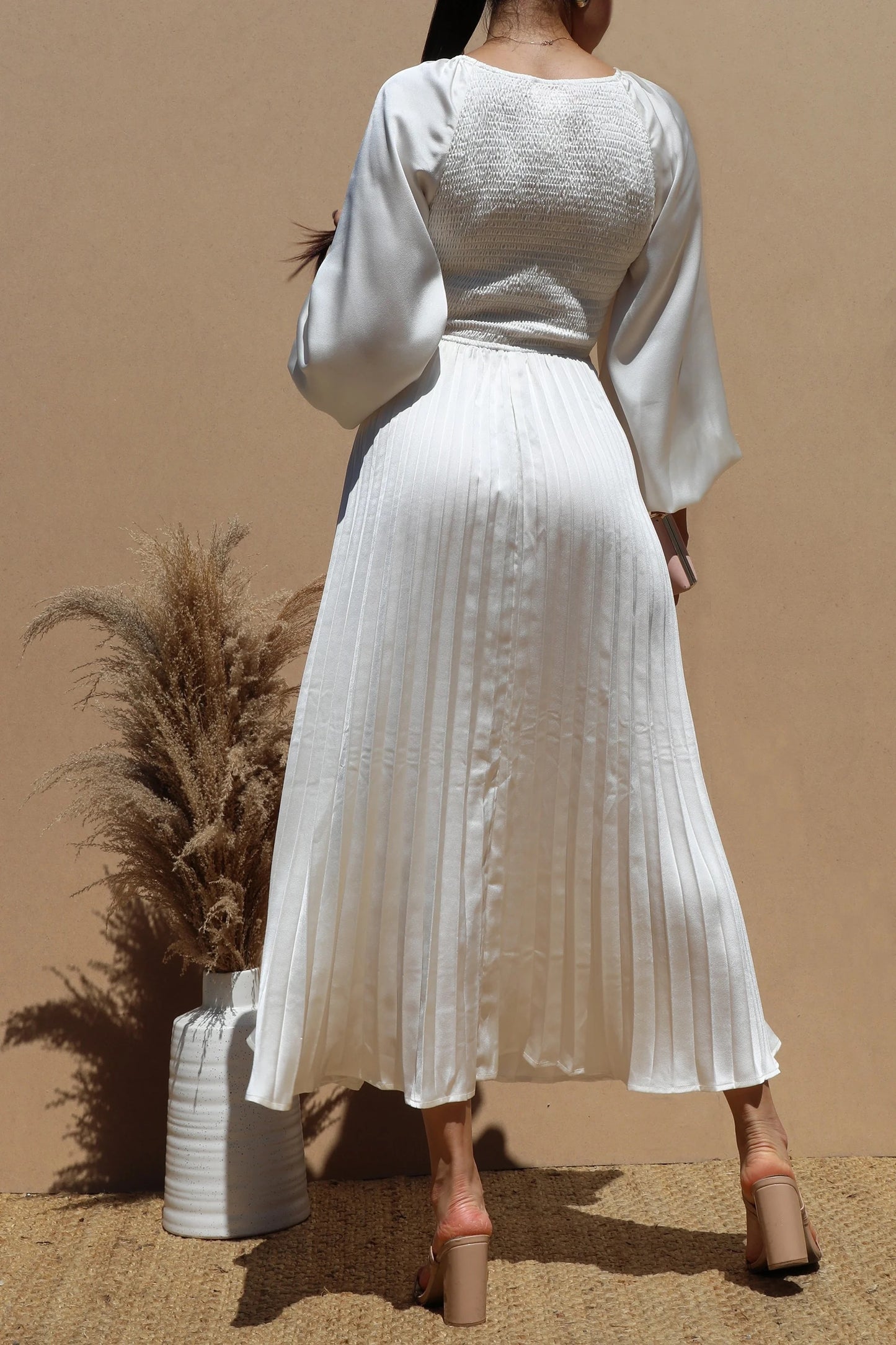 VESTIDOS MIDI DE SATÉN CON SMOCKED TOP