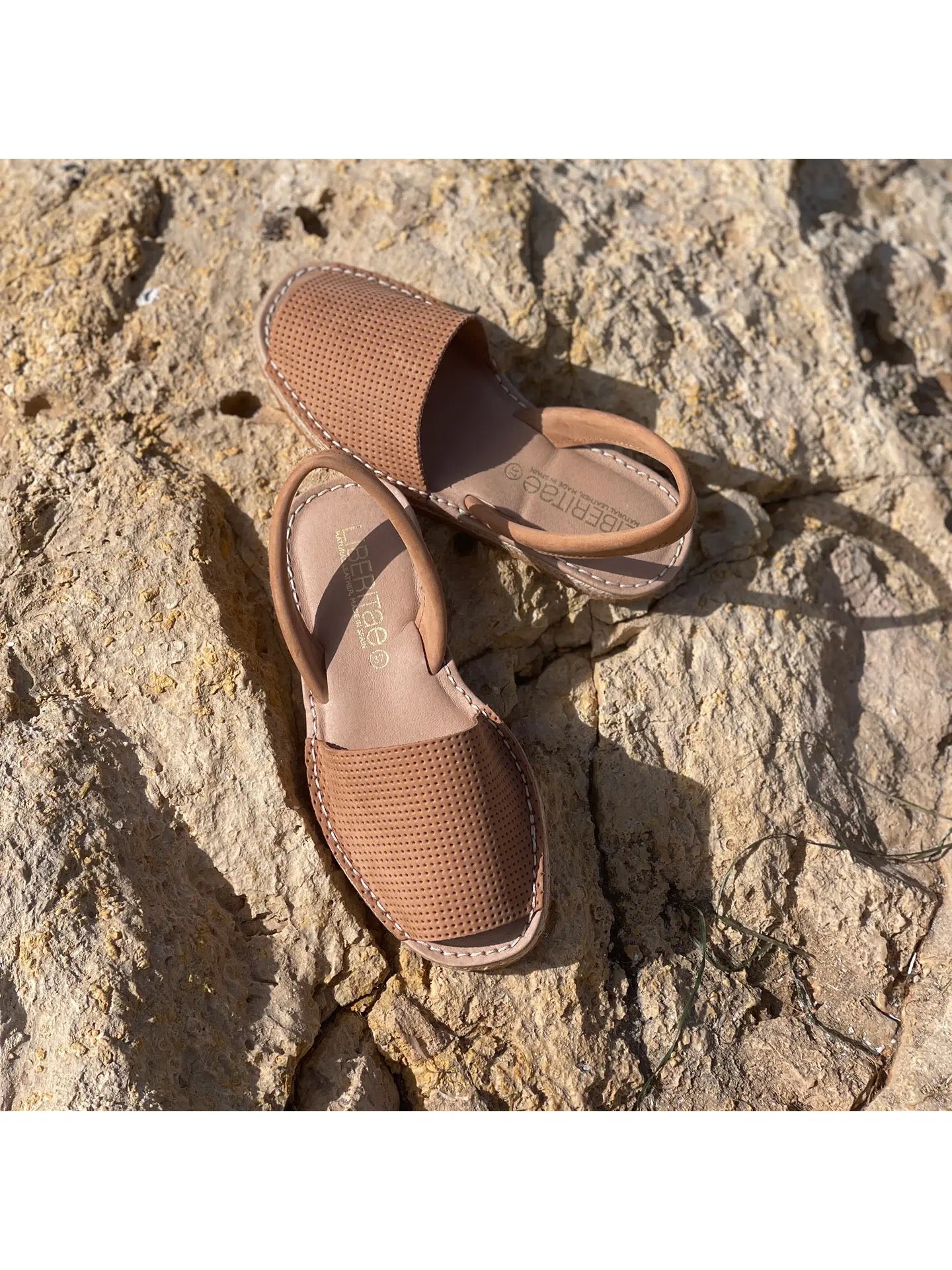 Sandals in Light Brown Leather