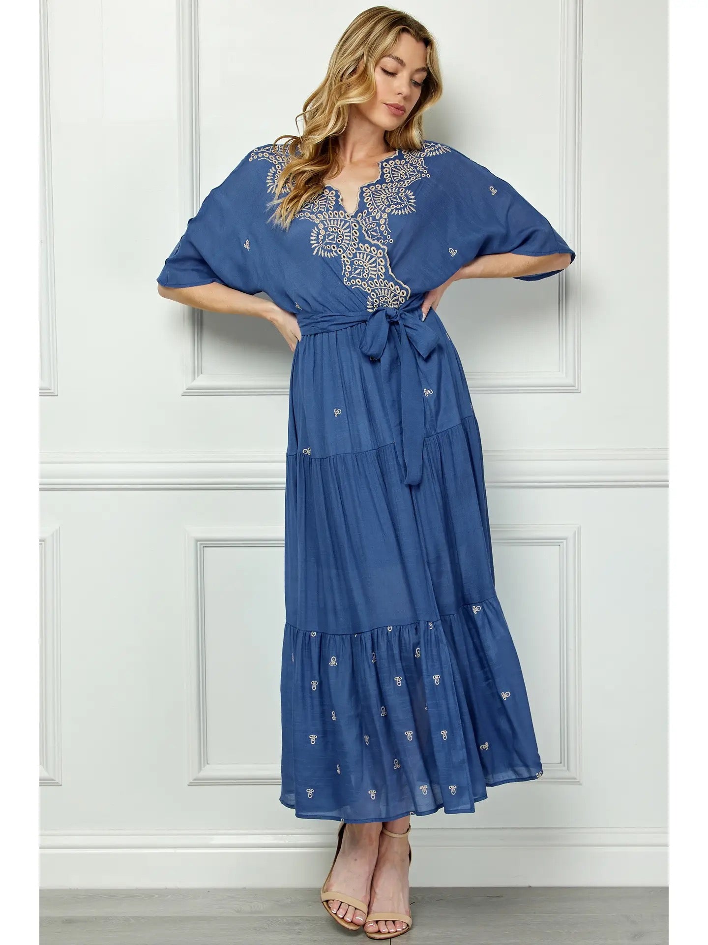 Vestido Campesino Bordado con cuello en V y Forrado