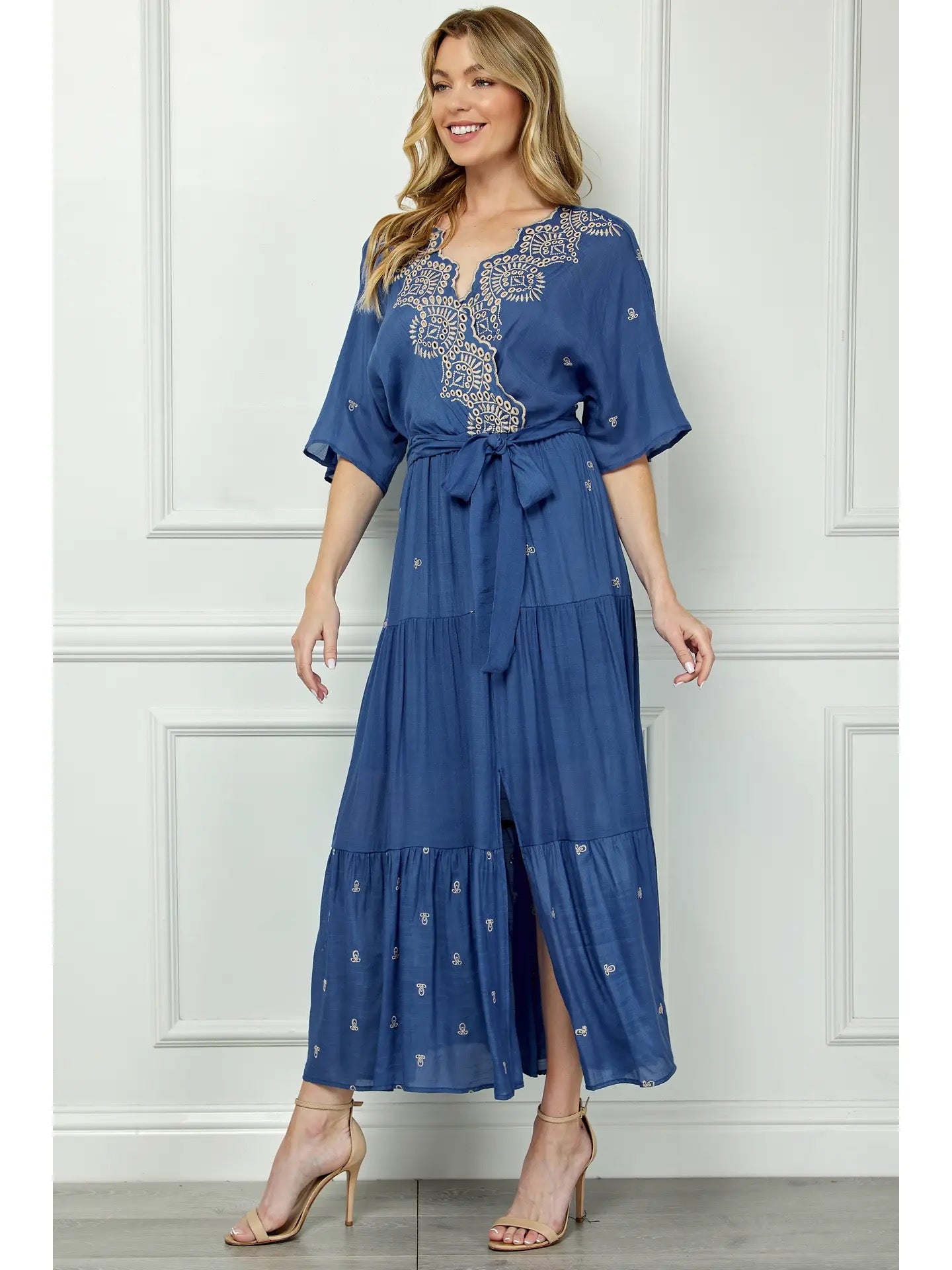 Vestido Campesino Bordado con cuello en V y Forrado